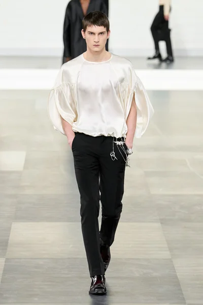 Look 19